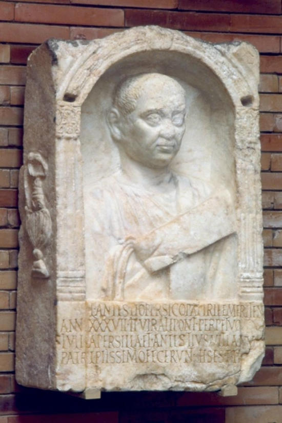 Stele funeraria del duumviro ispanico Antestio Persico
